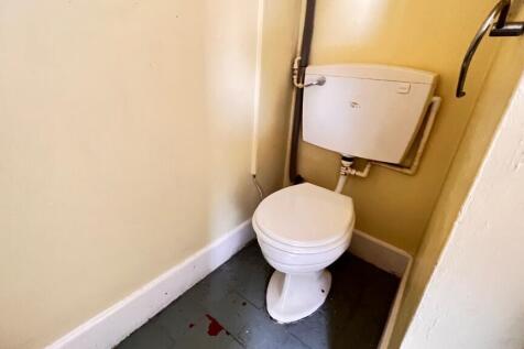 Cloakroom/w.c.