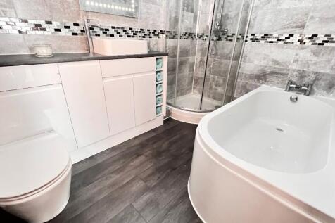 Bathroom/Shower/w.c.