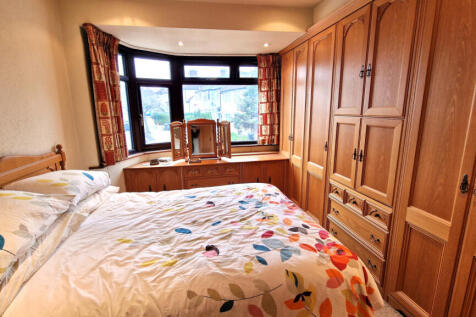 FRONT BEDROOM