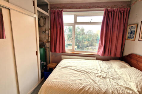 REAR BEDROOM