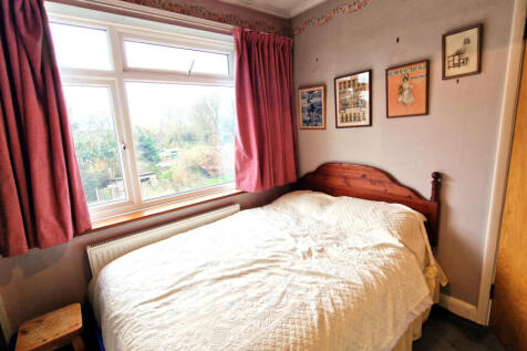 REAR BEDROOM