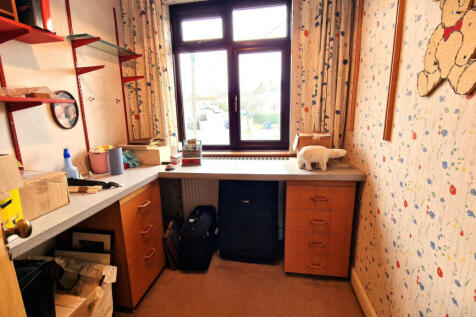 FRONT BEDROOM