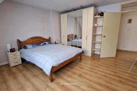 FRONT BEDROOM (1)