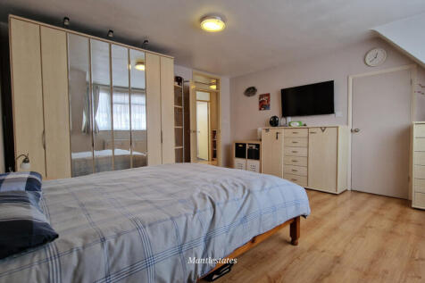 FRONT BEDROOM (1)