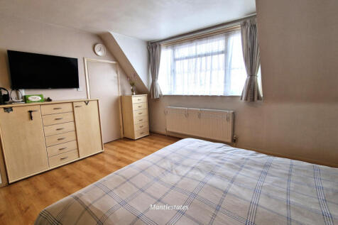 FRONT BEDROOM (1)