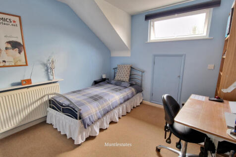 REAR BEDROOM (2)