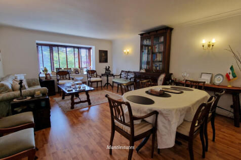 LOUNGE/DINER