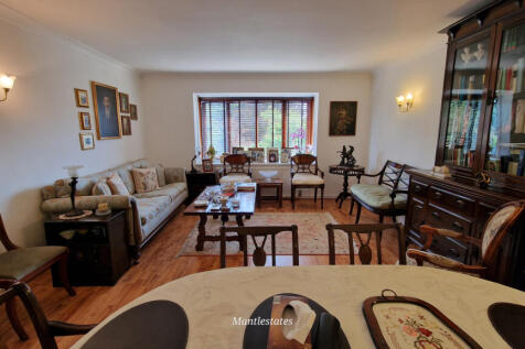 LOUNGE/DINER