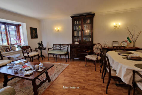 LOUNGE/DINER