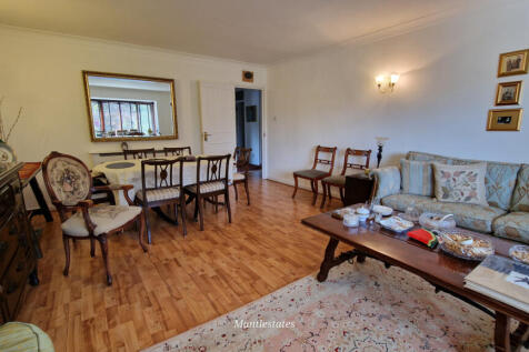LOUNGE/DINER