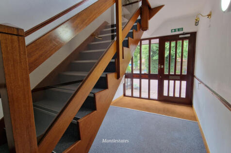 COMMUNAL ENTRANCE