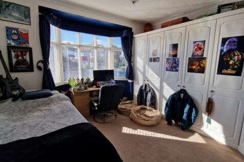 FRONT BEDROOM