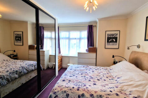 FRONT BEDROOM