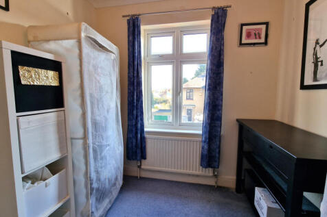 FRONT BEDROOM