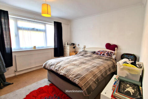 REAR BEDROOM