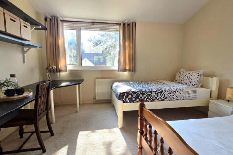 REAR BEDROOM