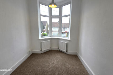 FRONT BEDROOM (3)