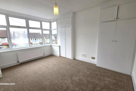 FRONT BEDROOM (1)