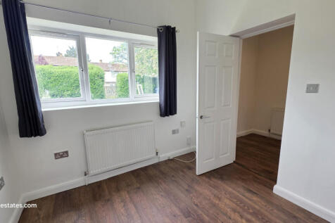 GROUND FLOOR FRONT BEDROOM
