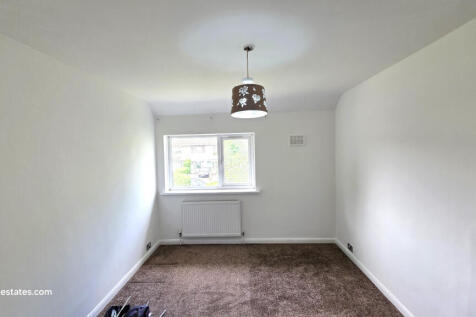 FIRST FLOOR FRONT BEDROOM