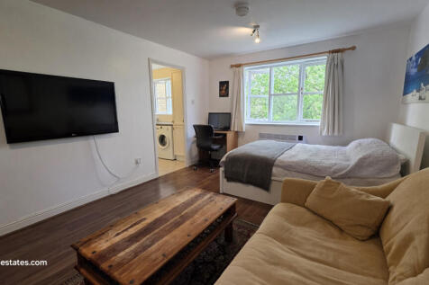 MAIN ROOM