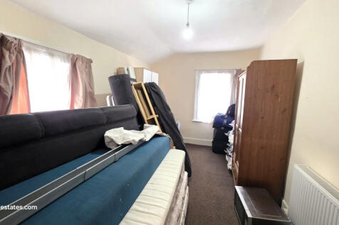 REAR BEDROOM