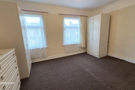 FRONT BEDROOM
