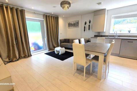 LOUNGE - KITCHEN