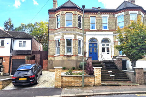 2 Bedroom Victorian Converted Garden Flat