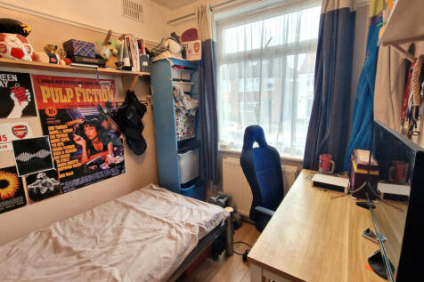 FRONT BEDROOM