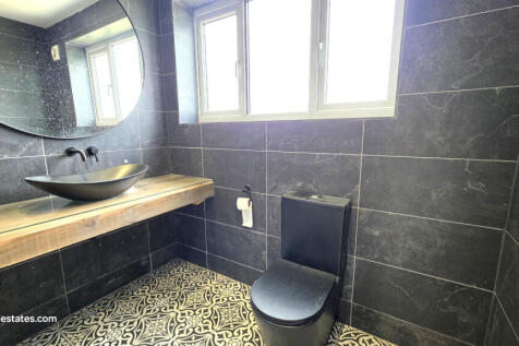 WATER CLOSET