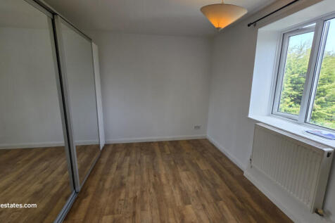 REAR BEDROOM