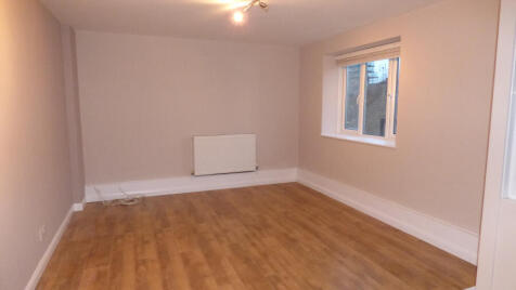 LOUNGE / DINING ROOM