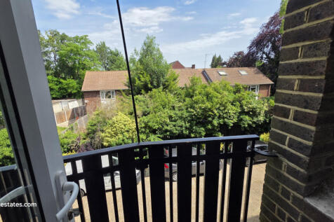 REAR BALCONY