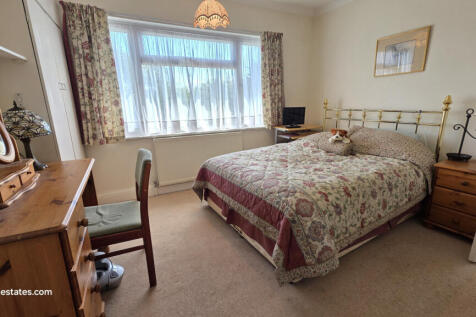 REAR BEDROOM (2)