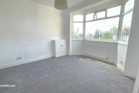 FRONT BEDROOM