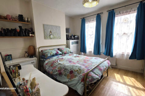 FRONT BEDROOM