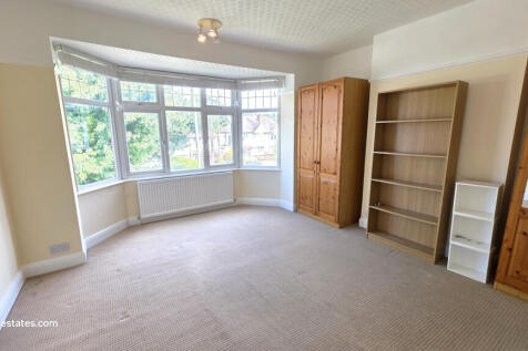 FRONT BEDROOM