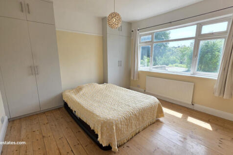 REAR BEDROOM