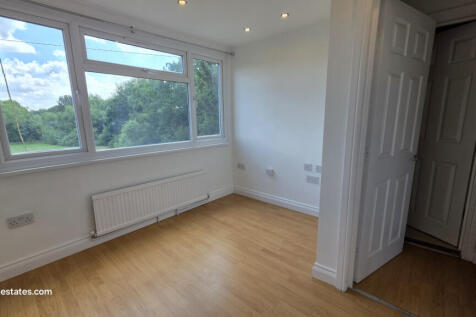 FRONT BEDROOM (1)