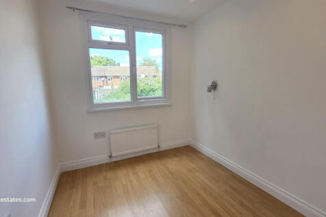 REAR BEDROOM (3)