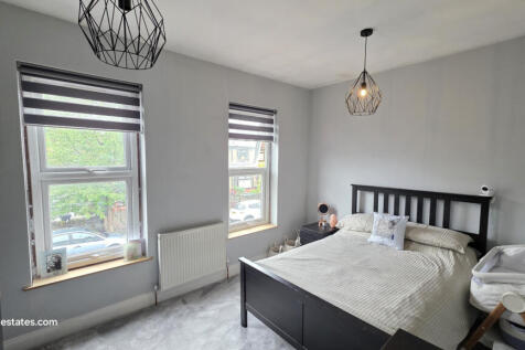FRONT BEDROOM