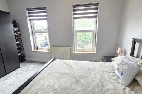 FRONT BEDROOM