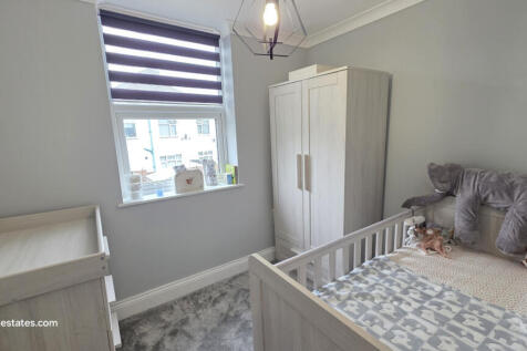 REAR BEDROOM