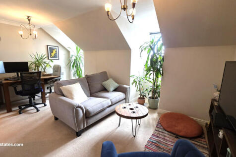 LOUNGE - DINING AREA