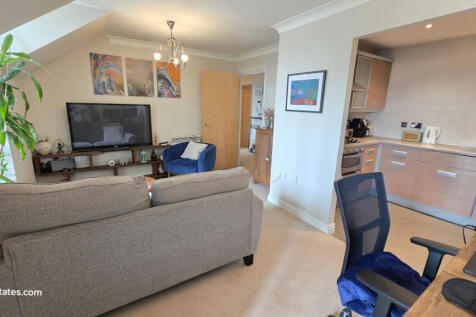 LOUNGE - DINING AREA