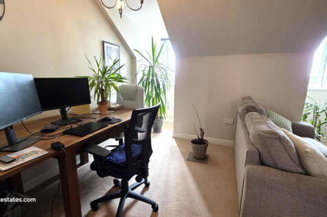 LOUNGE - DINING AREA