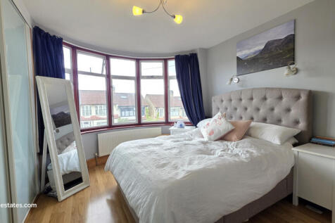 FRONT BEDROOM
