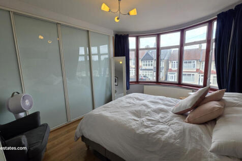 FRONT BEDROOM