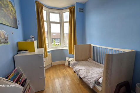 REAR BEDROOM